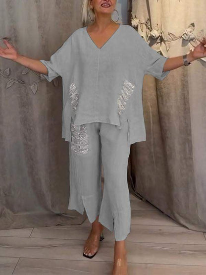 Ensemble deux pièces gris clair : blouse ample encolure V et pantalon fluide assorti
