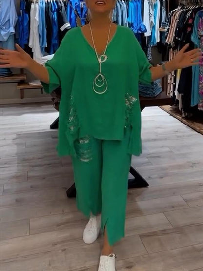 Ensemble deux pièces vert : blouse ample avec décolleté V et pantalon fluide assorti