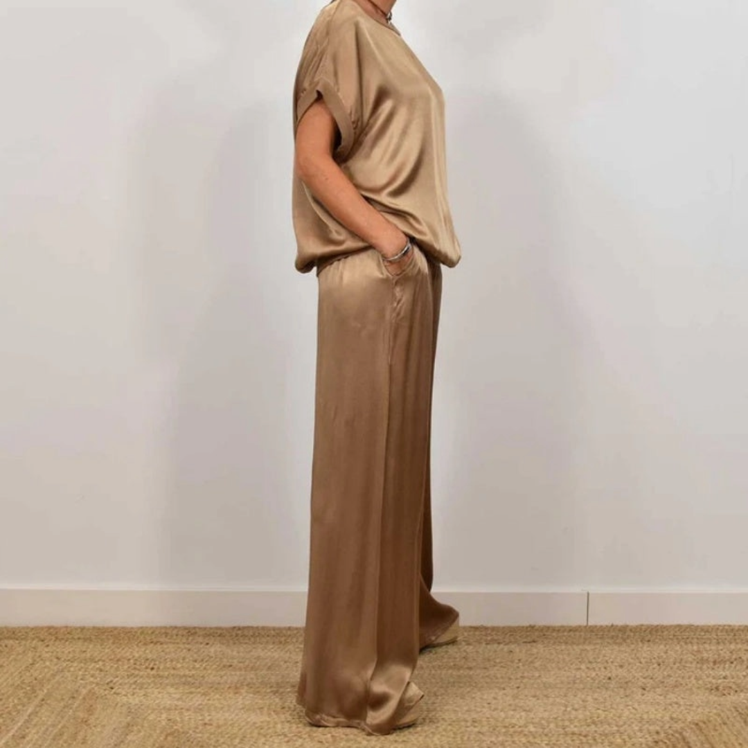 Ensemble deux pièces Celia chameau : top satiné drapé et pantalon long fluide