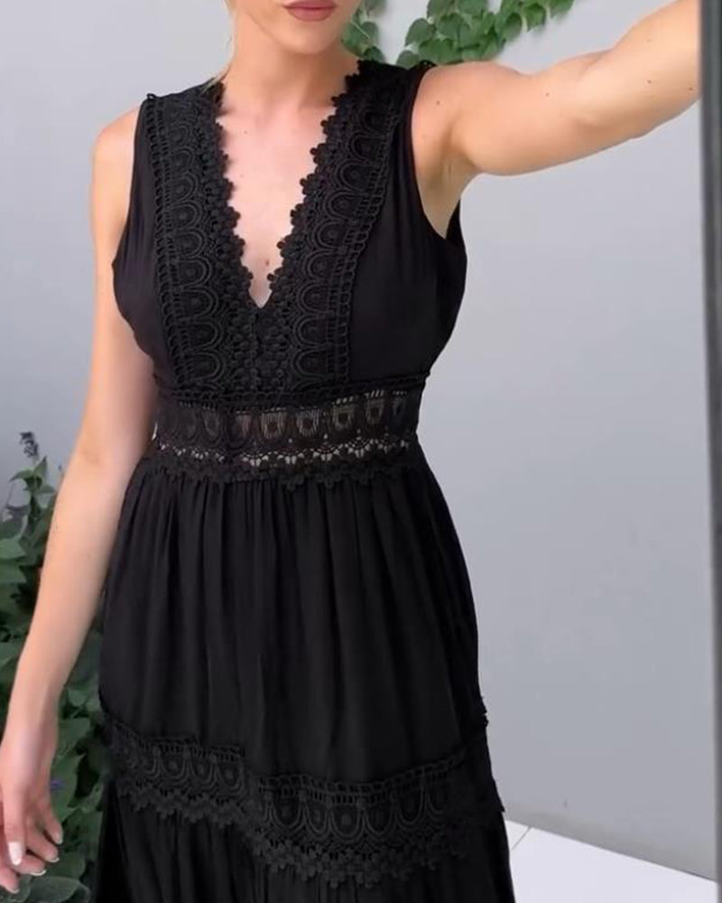 Robe d’été noire sans manches, dentelle au décolleté et ourlets, taille froncée