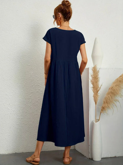 Robe midi fluide bleu marine, dos uni, manches courtes, fronces à la taille