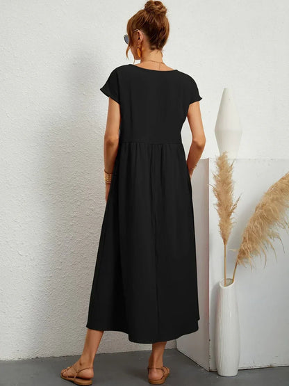 Robe midi fluide Gabrielle™ noire, manches courtes, encolure ronde, vue de dos.