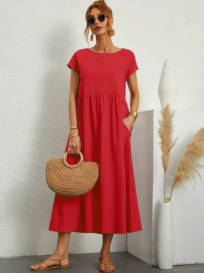 Robe midi fluide Gabrielle™ rouge, manches courtes, encolure ronde, vue de face.