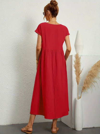 Robe midi fluide Gabrielle™ rouge, manches courtes, encolure ronde, vue de dos.