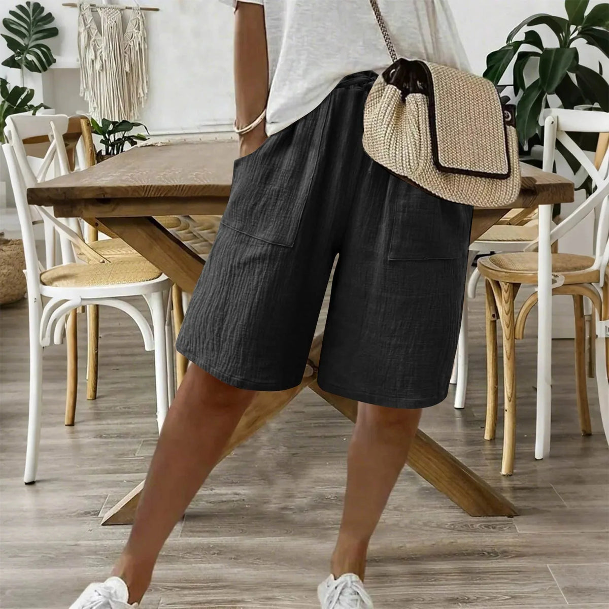 Short en coton et lin noir, coupe droite, poches latérales