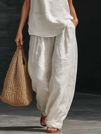 Ensemble sans manches blanc, pantalon large fluide et haut assorti