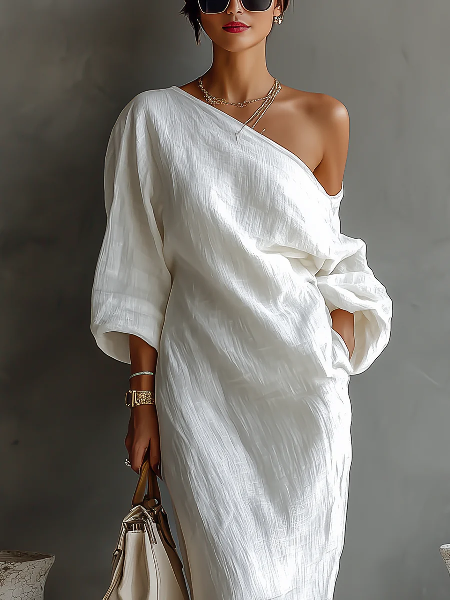 Robe maxi blanche asymétrique à une épaule, drapé, manches trois-quarts