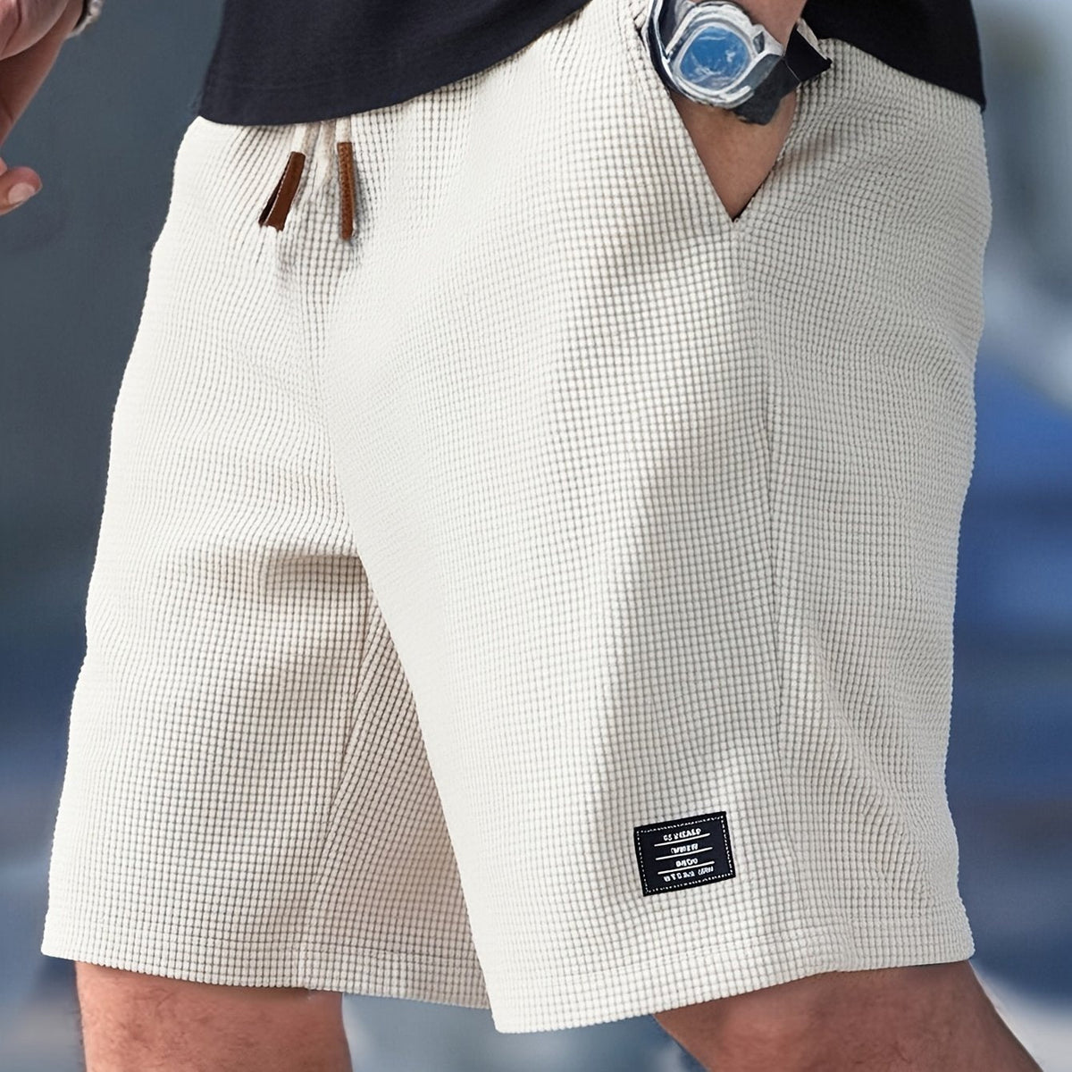 Short léger d’été NATHAN blanc, taille élastique avec cordon, poches, étiquette