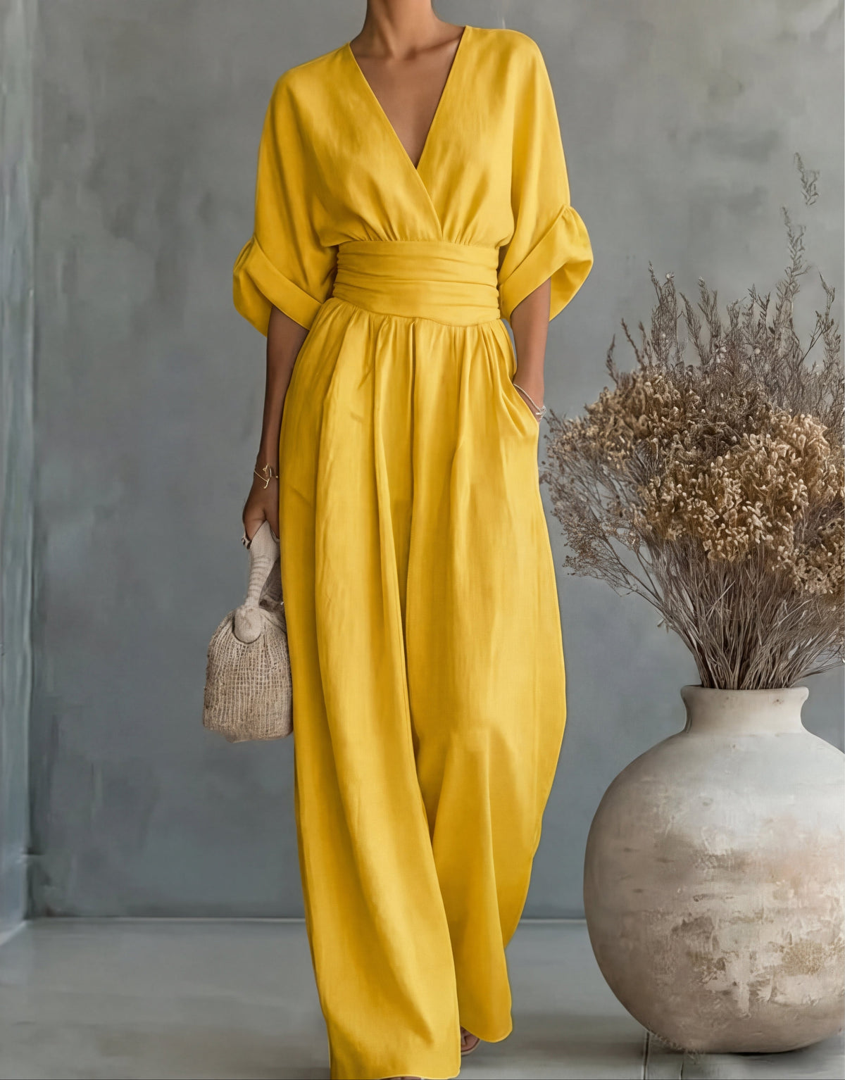 Combinaison jaune décolleté V, manches bouffantes, taille froncée, jambes larges