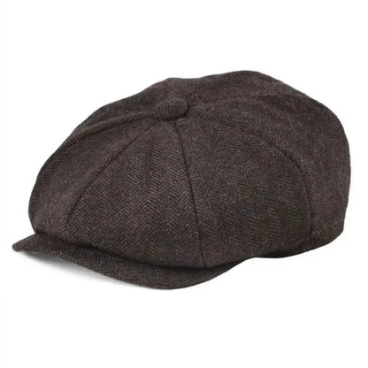 Bonnet d’hiver Bloom™ brun en tissu à chevrons, visière courte, bouton sur le dessus.