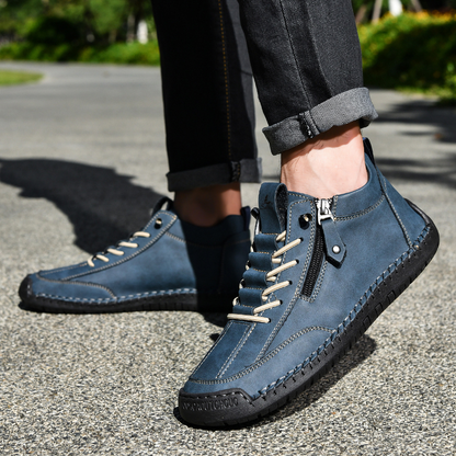 Chaussure homme nubuck bleu zippée avec lacets, portée, vue côté