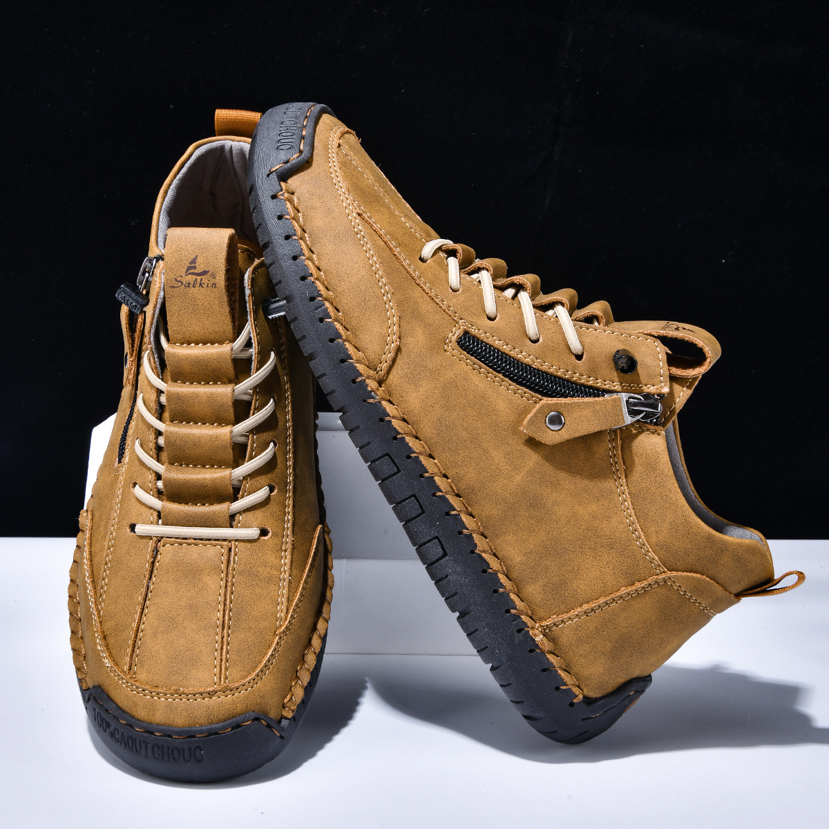 Chaussure nubuck marron clair zippée, lacets et semelle crantée noire