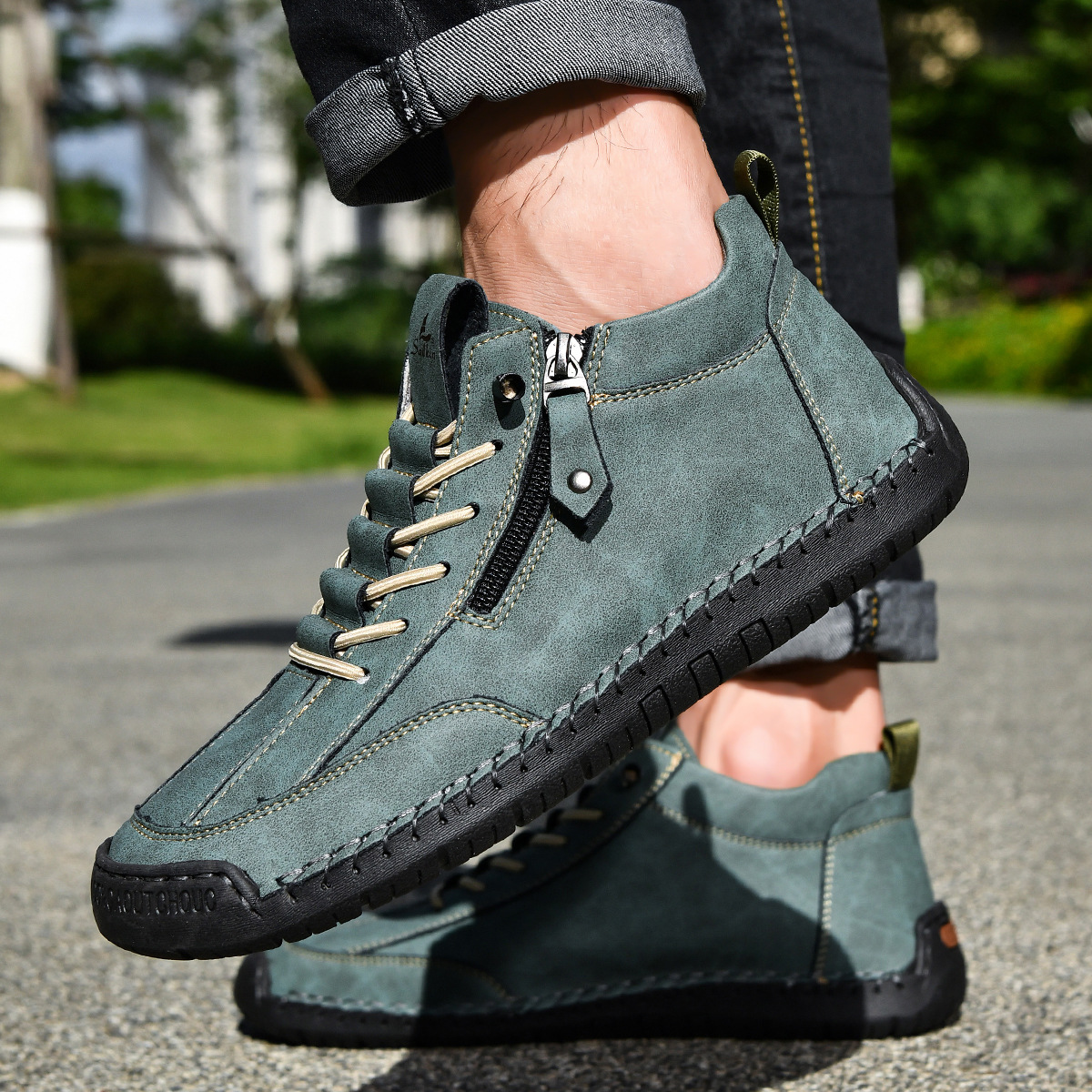 Chaussures homme nubuck bleu-vert zippées, vue côté avec semelle noire