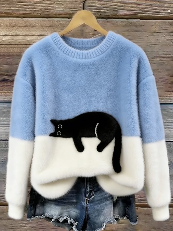 Sweat femme peluche bleu avec bordures blanches et motif chat noir sur le devant.
