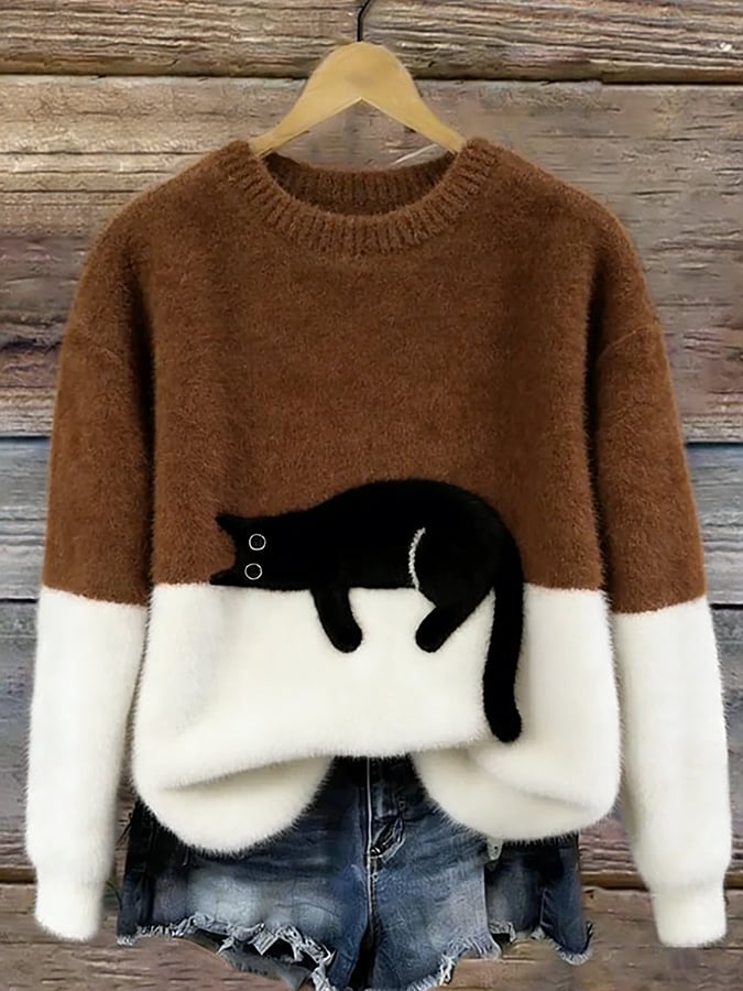 Sweat femme peluche marron avec bordures blanches et motif chat noir sur le devant.