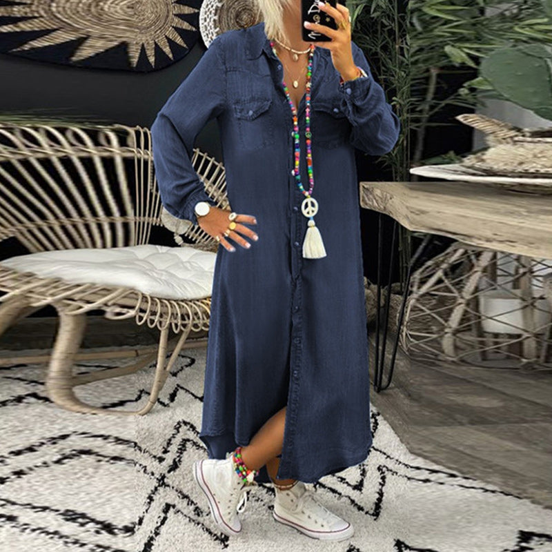 Robe longue en jean bleu, col chemise et poches, manches retroussées