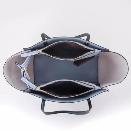 Intérieur du grand sac cabas bleu avec doublure noire et deux poches zippées