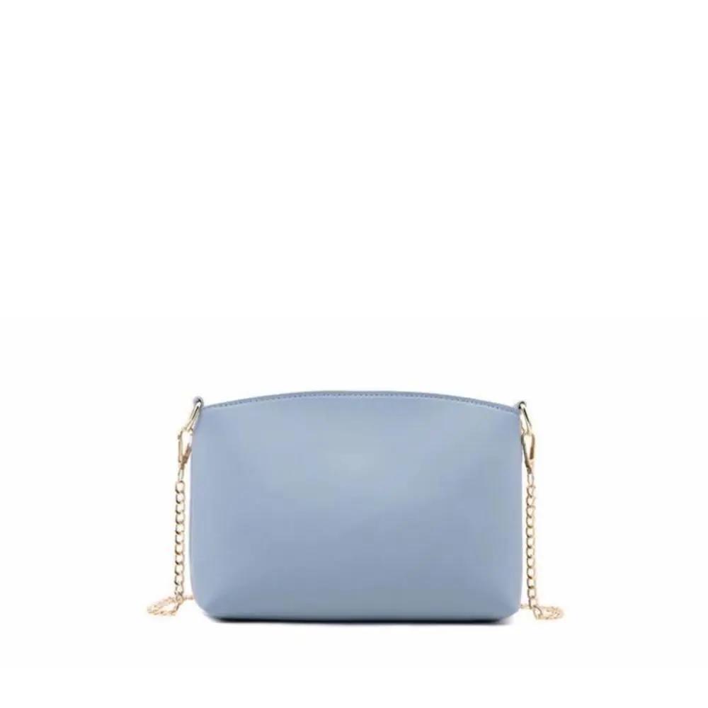 Sac rectangulaire bleu clair avec chaîne dorée et bandoulière