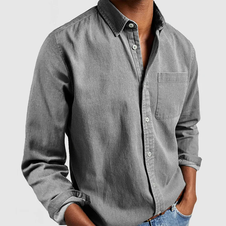 Chemise en coton homme grise, manches longues, col boutonné, patte de boutonnage et poche.