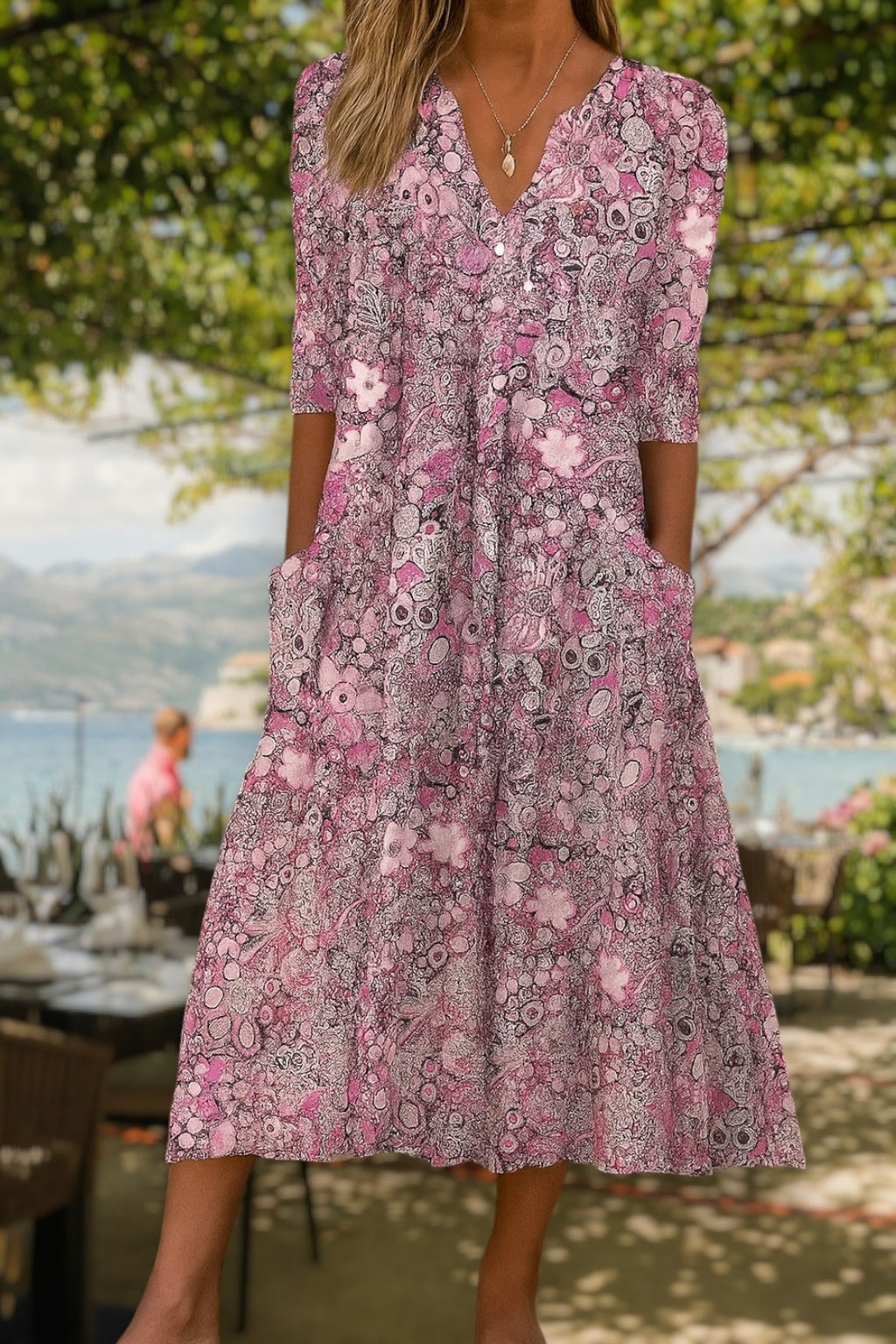 Robe décontractée élégante rose à motif floral, encolure V, manches 3/4, coupe évasée.