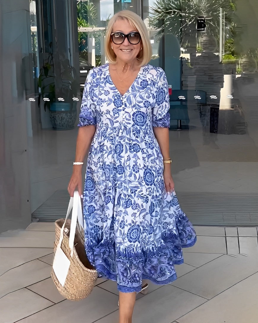 Robe fluide légère bleue à imprimé floral, encolure V et manches courtes, longueur midi