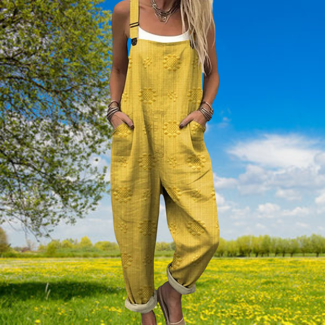 Combinaison décontractée jaune avec bretelles et jambes larges, motifs brodés.