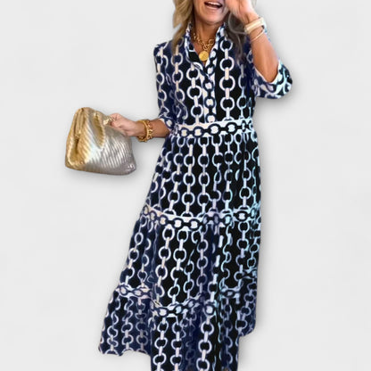 Robe midi sombre à motif chaînes, taille froncée et volants à l’ourlet
