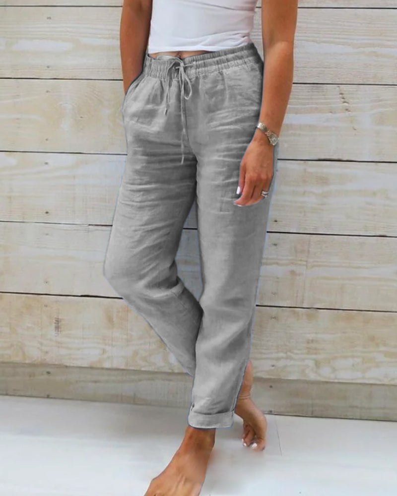 Pantalon en tissu léger gris, taille élastique à cordon, poches à l’avant