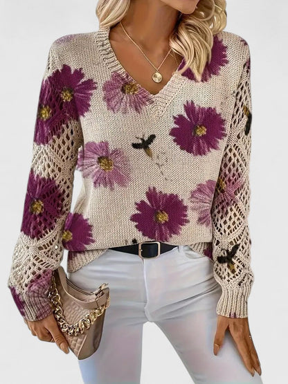 Gilet en maille crème à fleurs violettes, décolleté V, manches ajourées
