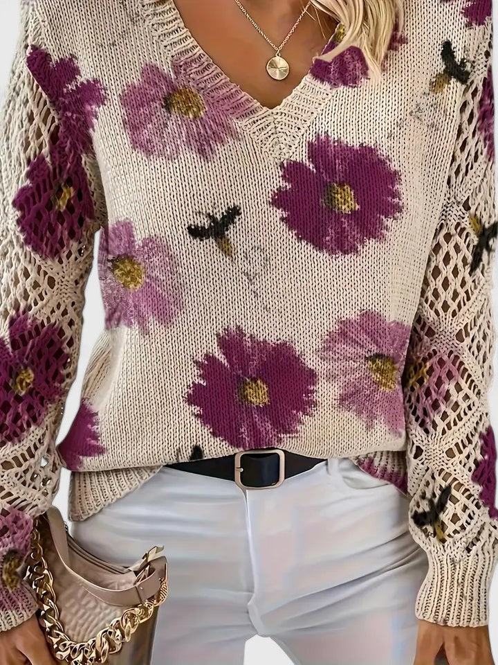 Gilet en maille crème à fleurs violettes, décolleté V, motif en gros plan