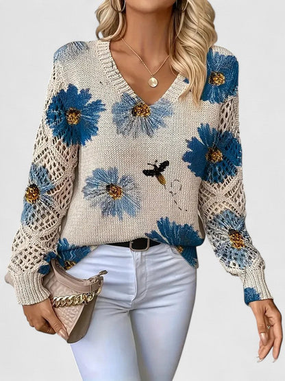 Gilet en maille crème à fleurs bleues, décolleté V, manches ajourées
