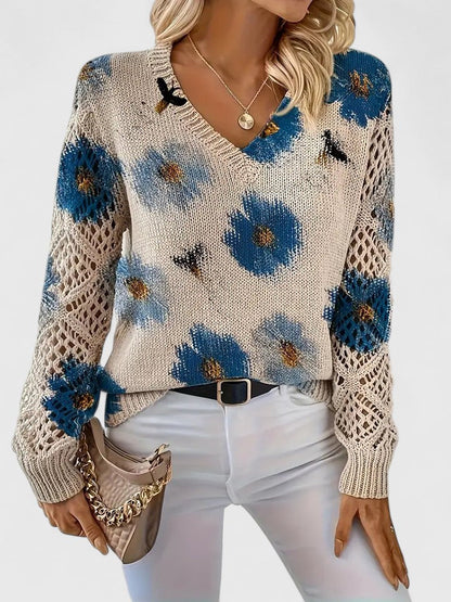 Gilet en maille crème à fleurs bleues, décolleté V, détails manches ajourées