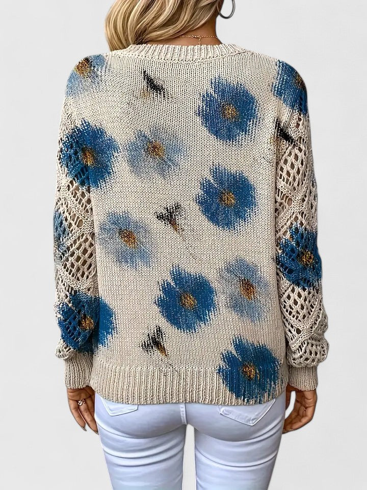 Gilet léger en maille crème à fleurs bleues, vue dos, manches ajourées