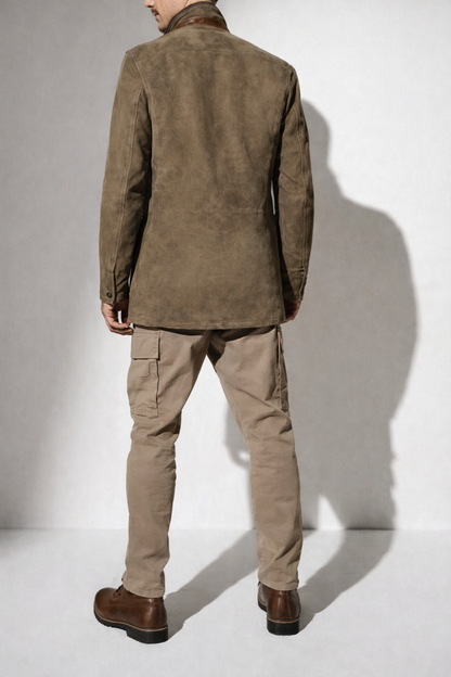 Veste homme suède marron, détails cuir, col montant et fermeture boutonnée
