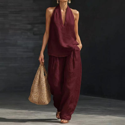 Ensemble deux pièces en lin texturé bordeaux : top col V et pantalon fluide ample.