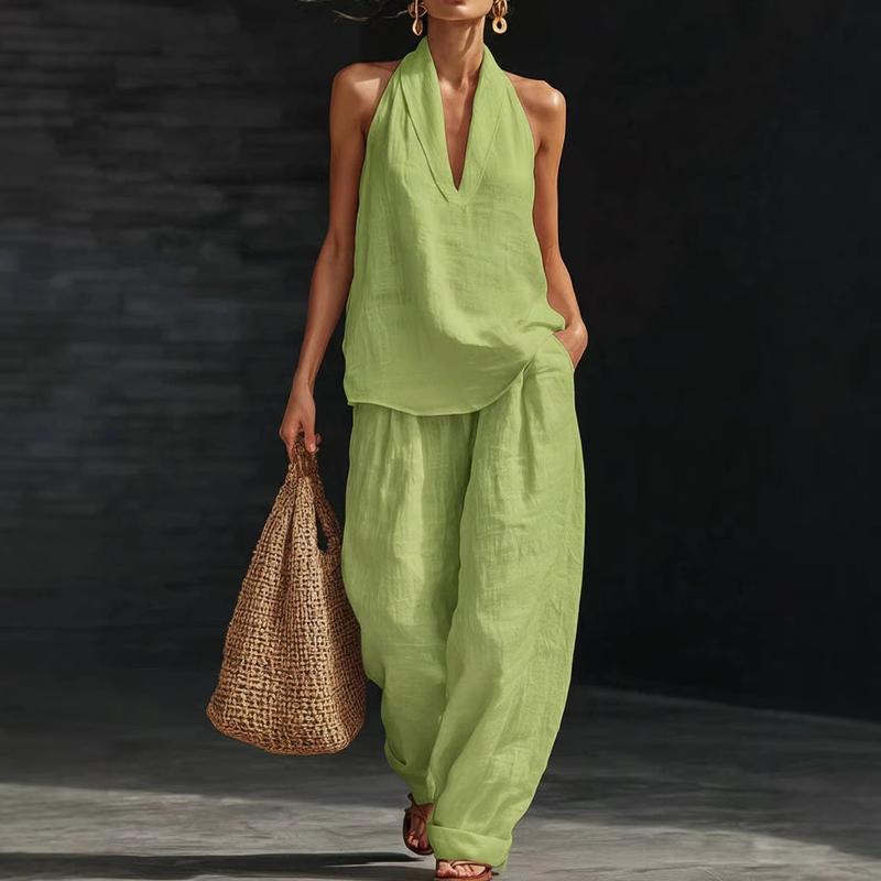 Ensemble deux pièces en lin texturé vert clair : top col V et pantalon ample.