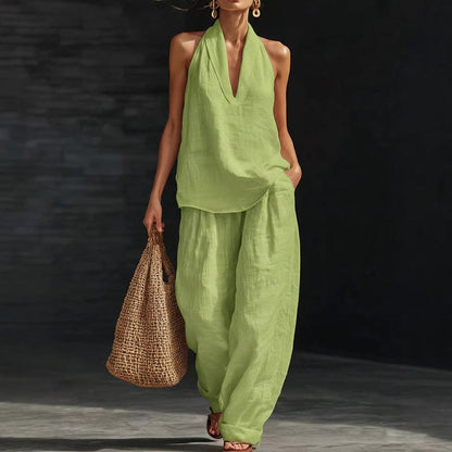 Ensemble deux pièces en lin texturé vert clair : top col V et pantalon ample.