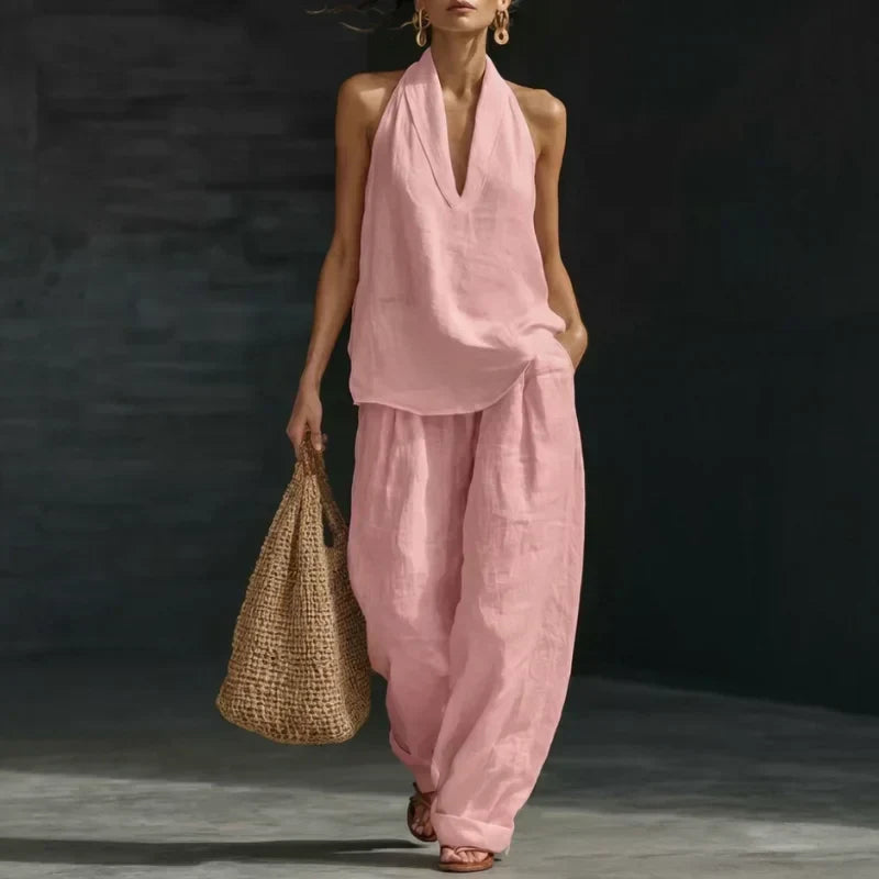 Ensemble deux pièces en lin texturé rose clair : top col V et pantalon ample.