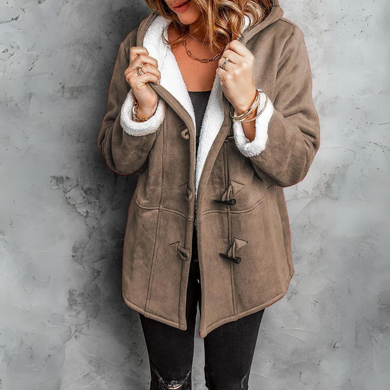 Manteau femme châtaigne à capuche, doublure sherpa blanche, fermeture à boutons à tige.