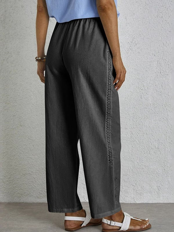 Pantalon ample gris foncé avec cordon à la taille et rangée de boutons décoratifs