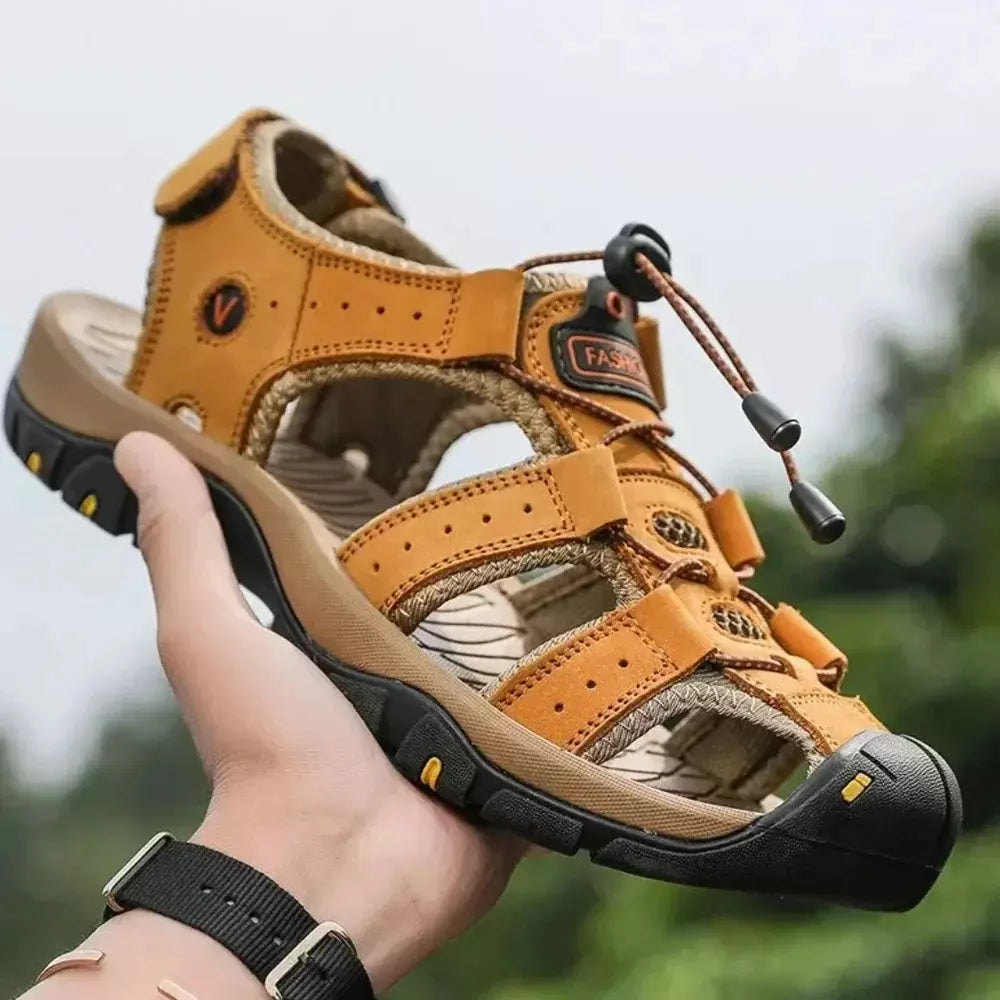 Sandales de confort tout-terrain beige à brides et semelle crantée noire