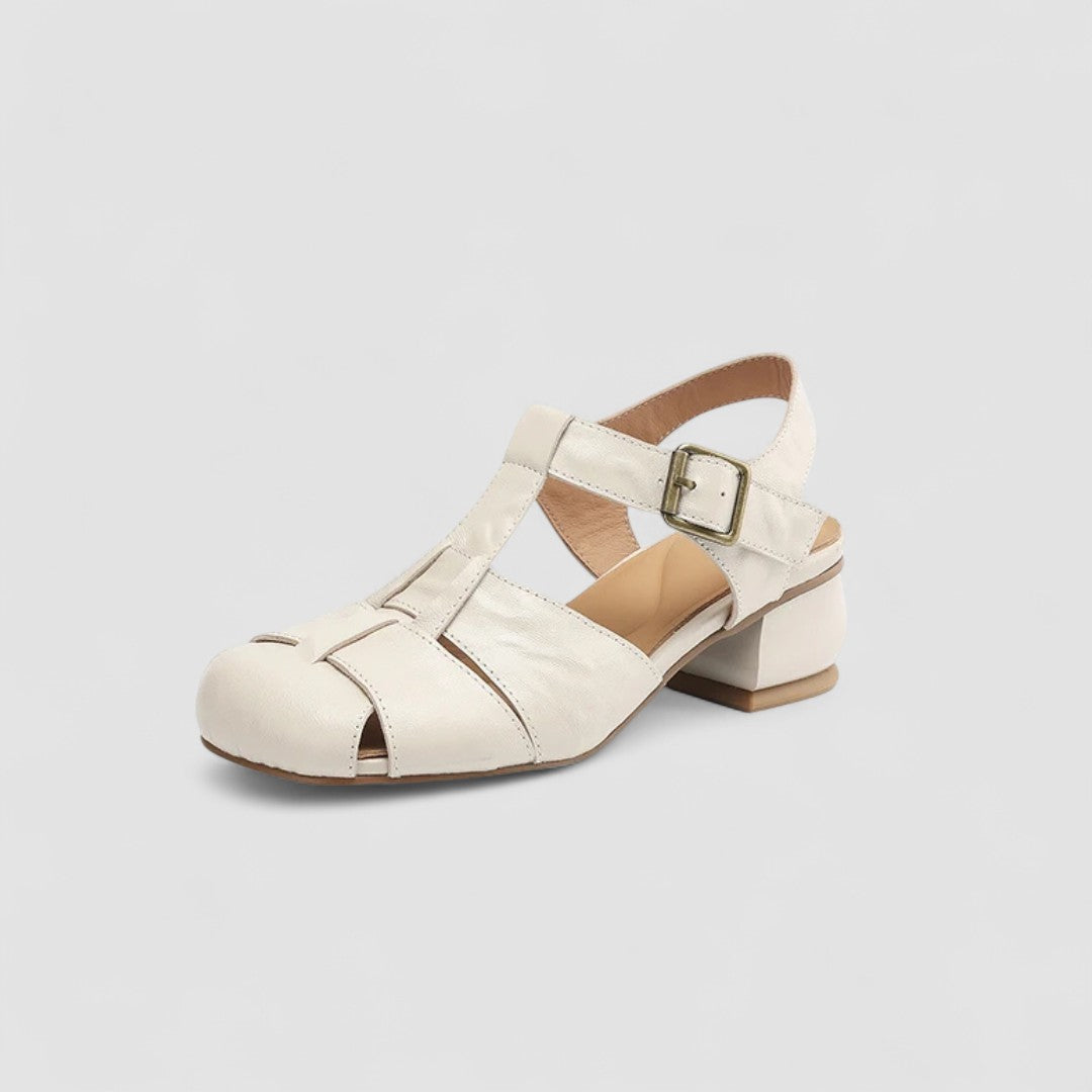 Chaussures bébé rétro beige clair, brides à découpes, boucle dorée et talon