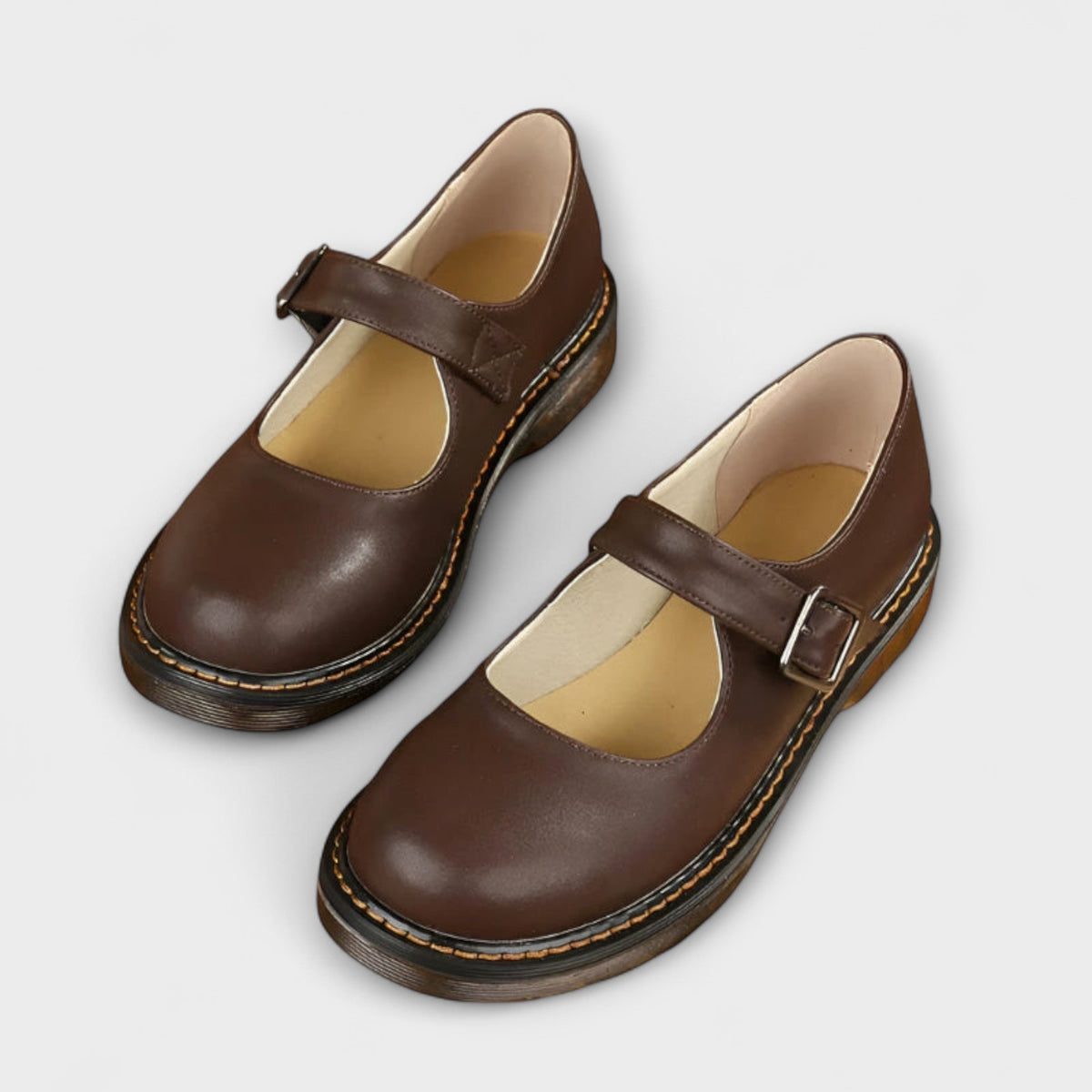 Chaussures bébé à semelle épaisse marron, bride avec boucle, bout arrondi