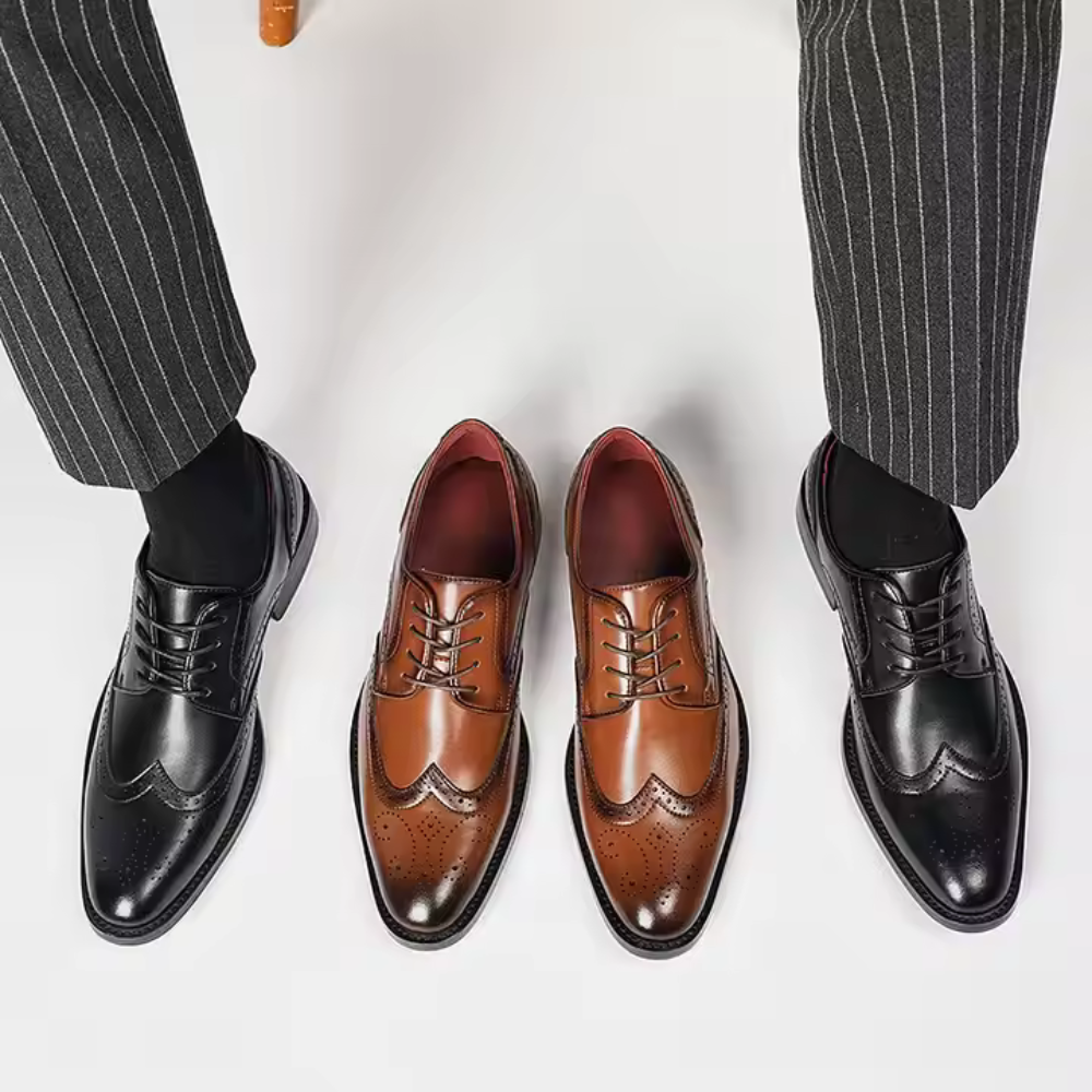 Trois paires de chaussures habillées à lacets, noir et brun