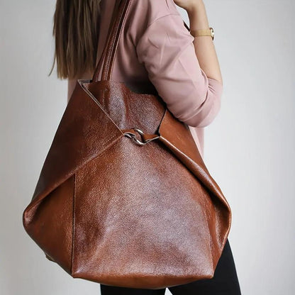 Grand sac cabas en cuir brun à anneau décoratif et anse courte, style vintage