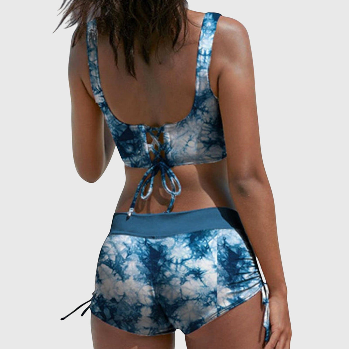 Bikini stylé bleu tie-dye, haut triangle avec laçage, short assorti à cordons
