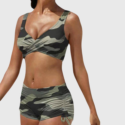 Bikini camouflage haut croisé décolleté et short taille haute froncé à cordon