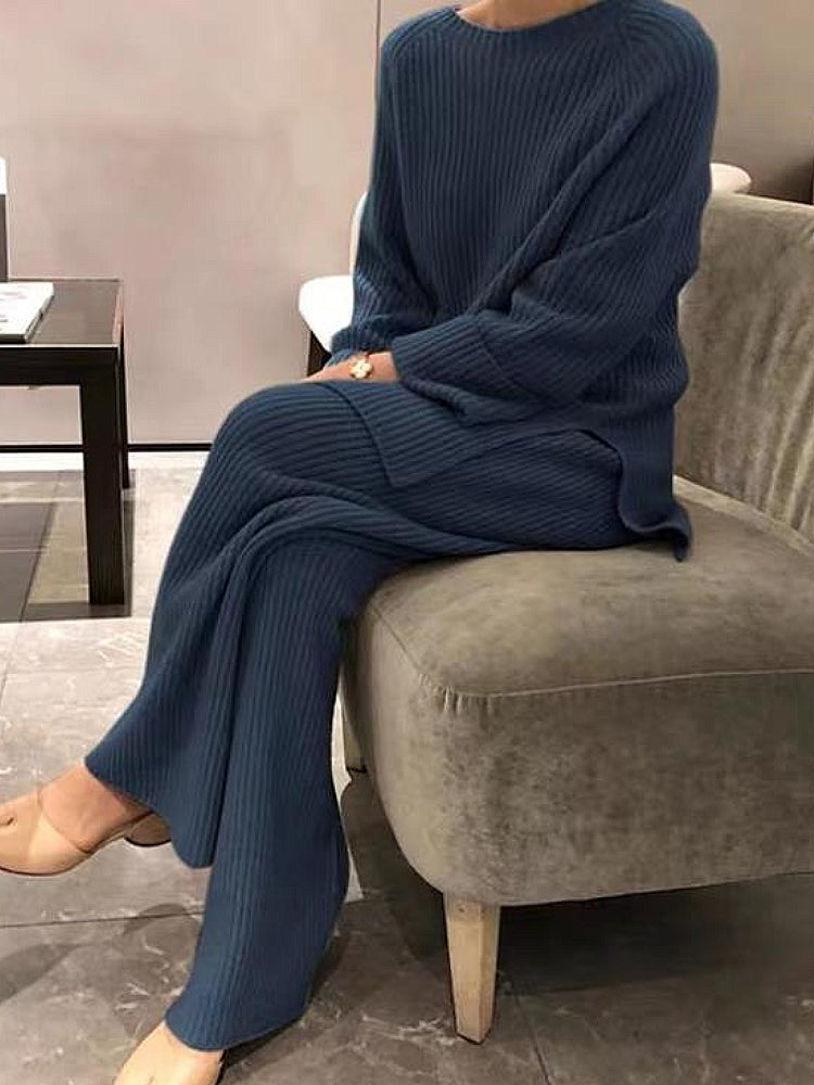 Ensemble tricot côtelé bleu foncé : pull manches longues et pantalon assorti, jambe droite