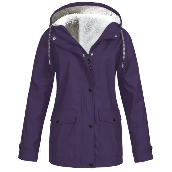 Parka à capuche fourrée violette, fermeture boutonnée, poches plaquées et cordons