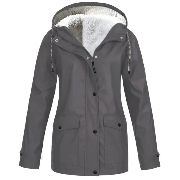 Parka à capuche fourrée grise, fermeture boutonnée, poches plaquées et cordons